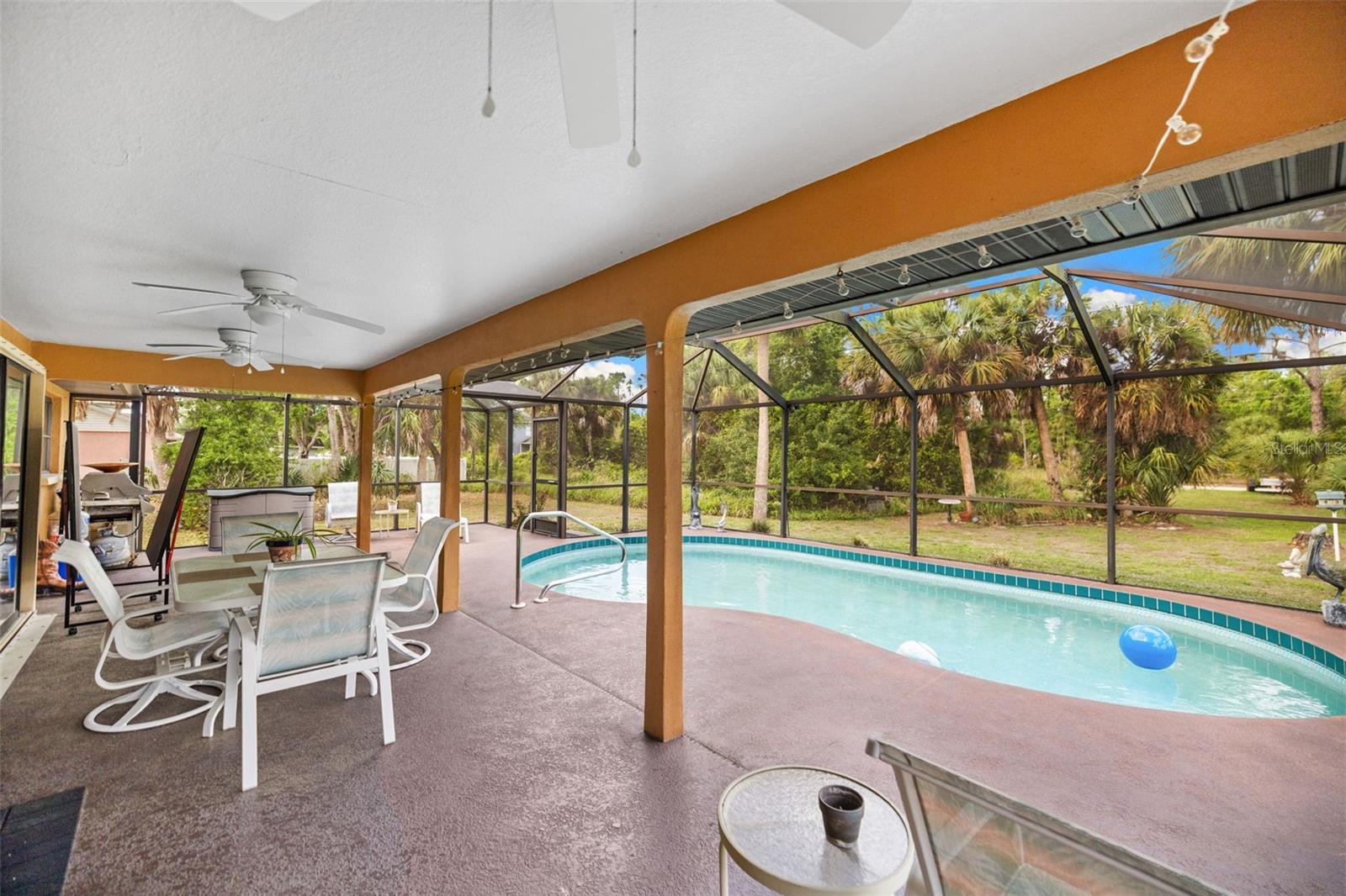 Listing photo id 25 for 4607 Atwater Drive