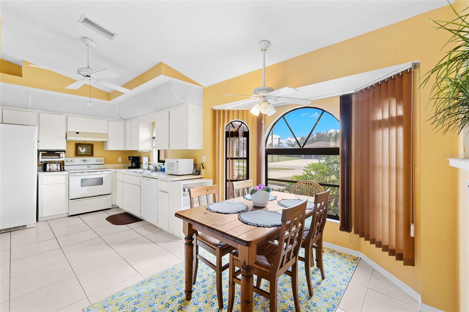 Listing photo id 7 for 4607 Atwater Drive