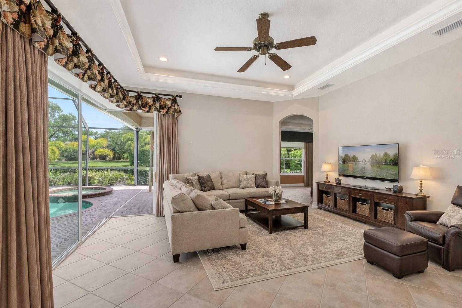 Listing photo id 14 for 3271 Alex Findlay Place