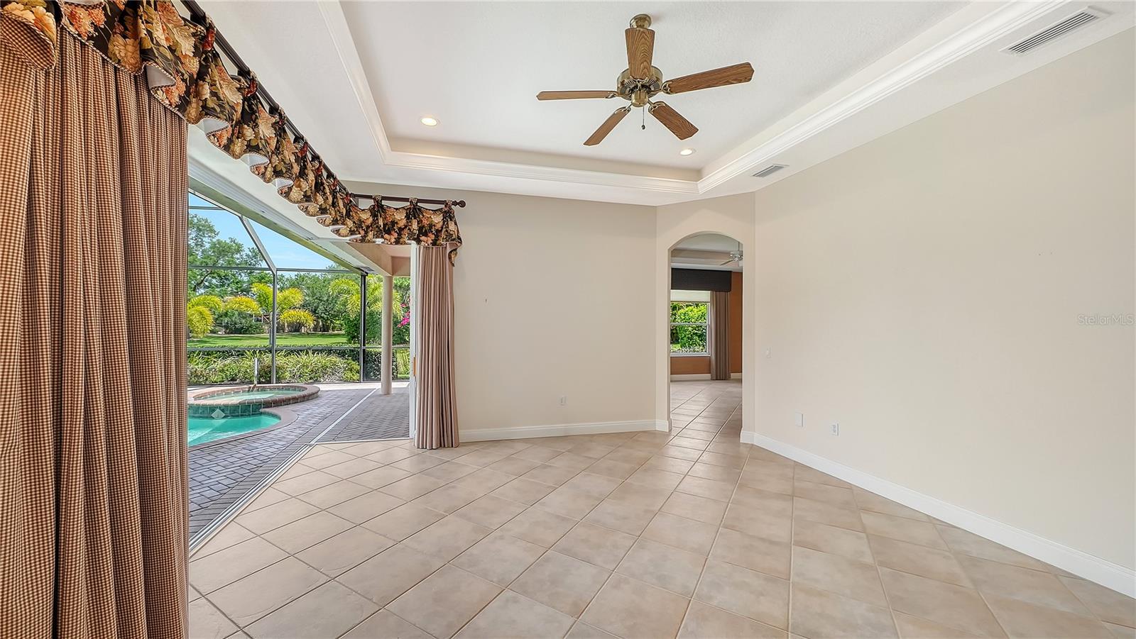 Listing photo id 15 for 3271 Alex Findlay Place