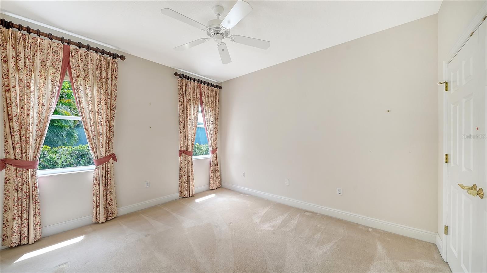 Listing photo id 33 for 3271 Alex Findlay Place