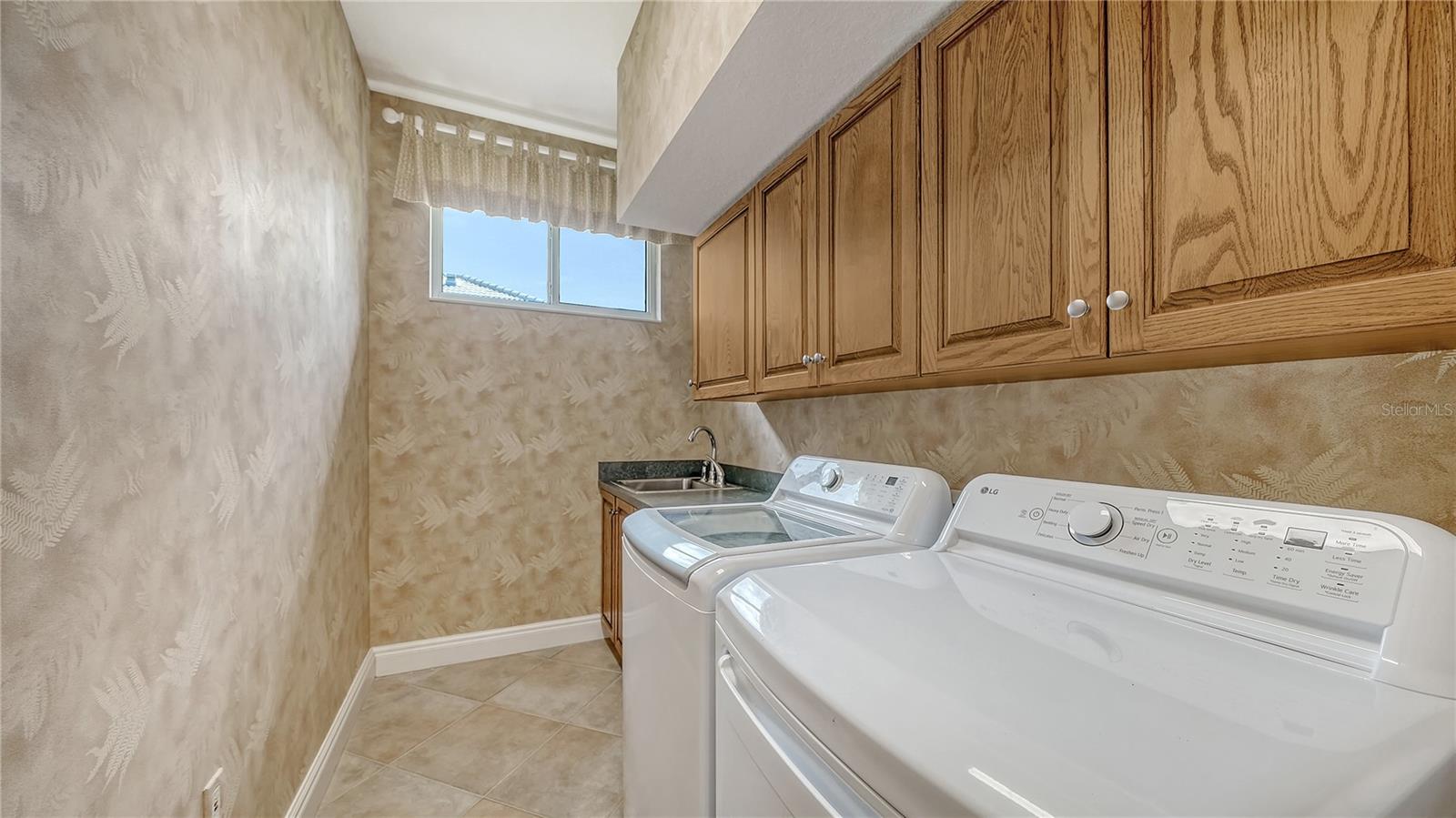 Listing photo id 39 for 3271 Alex Findlay Place