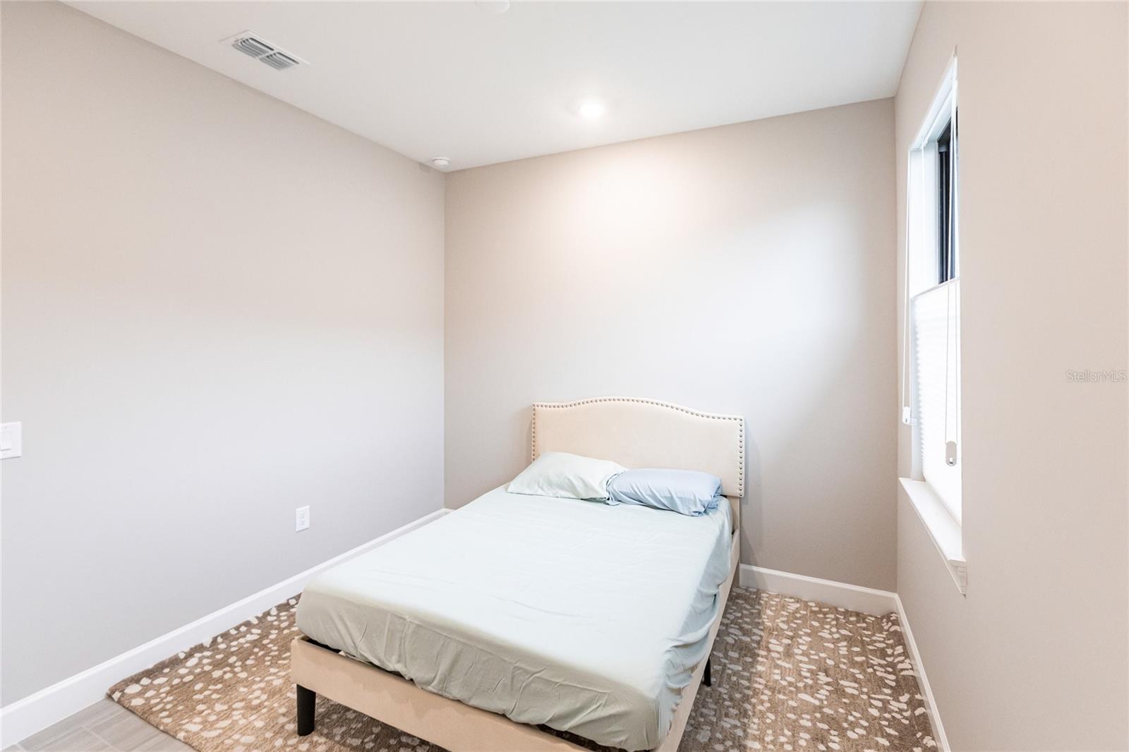 Image 33 of 44 For 5658 Silverside Pine Court