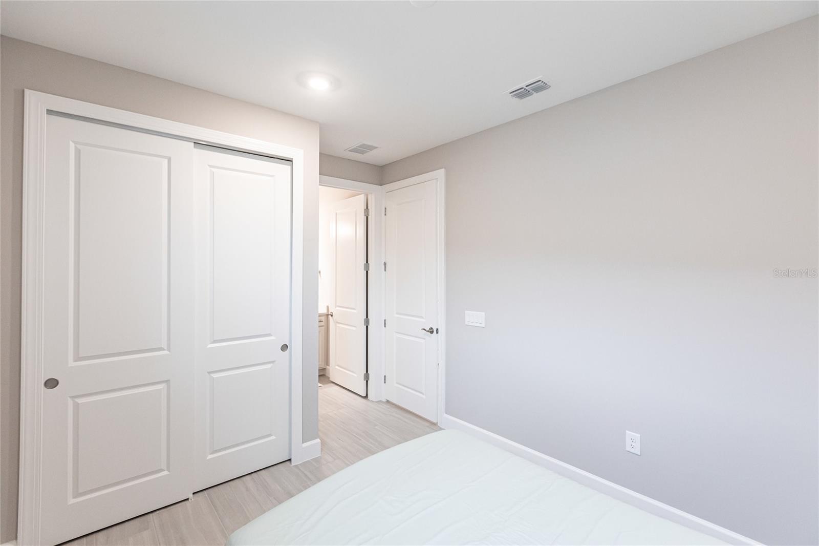 Image 34 of 44 For 5658 Silverside Pine Court