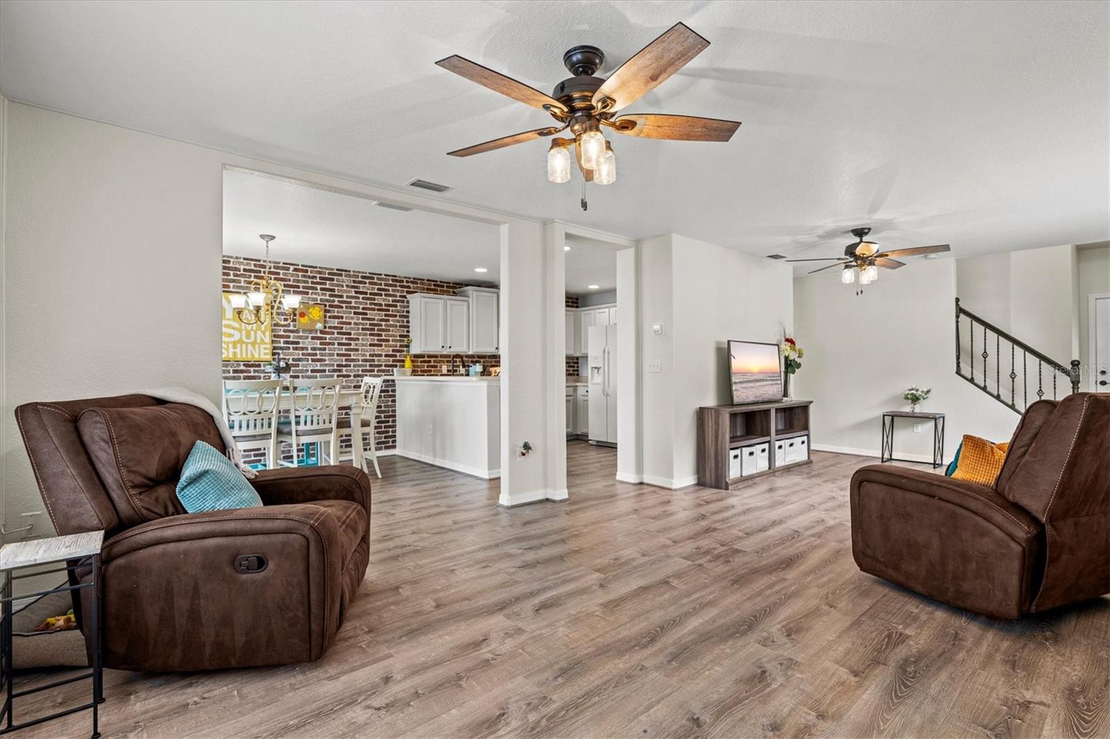 Image 13 of 90 For 7121 Chatum Light Run