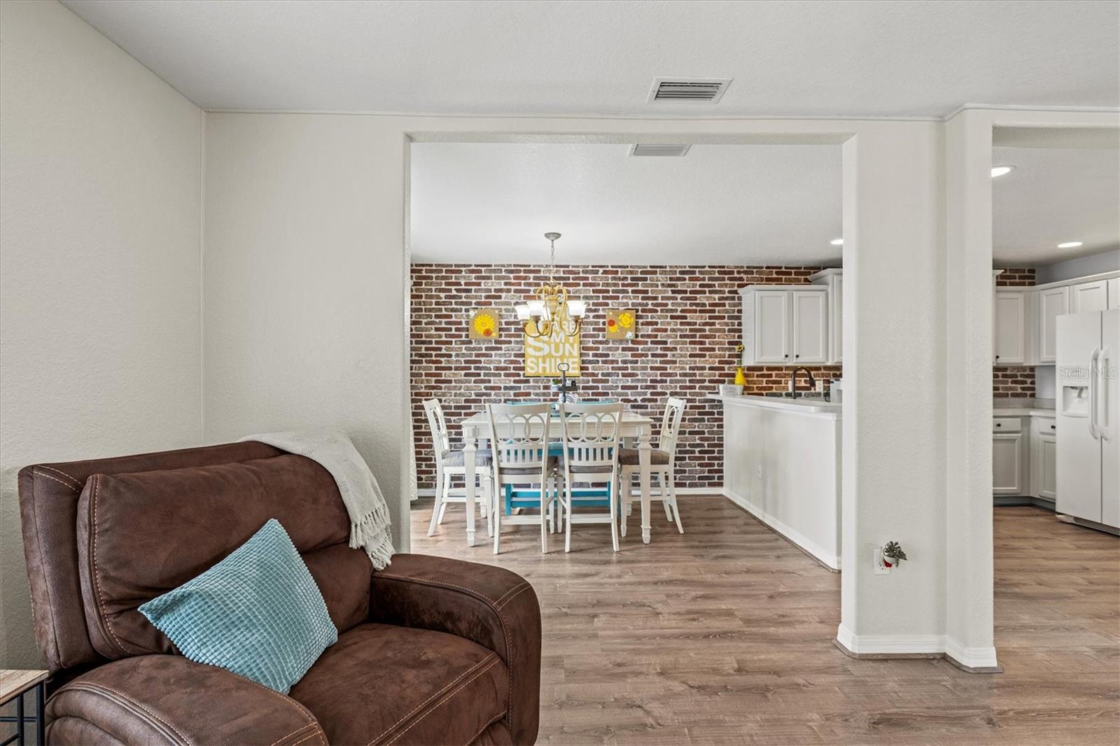 Image 14 of 90 For 7121 Chatum Light Run