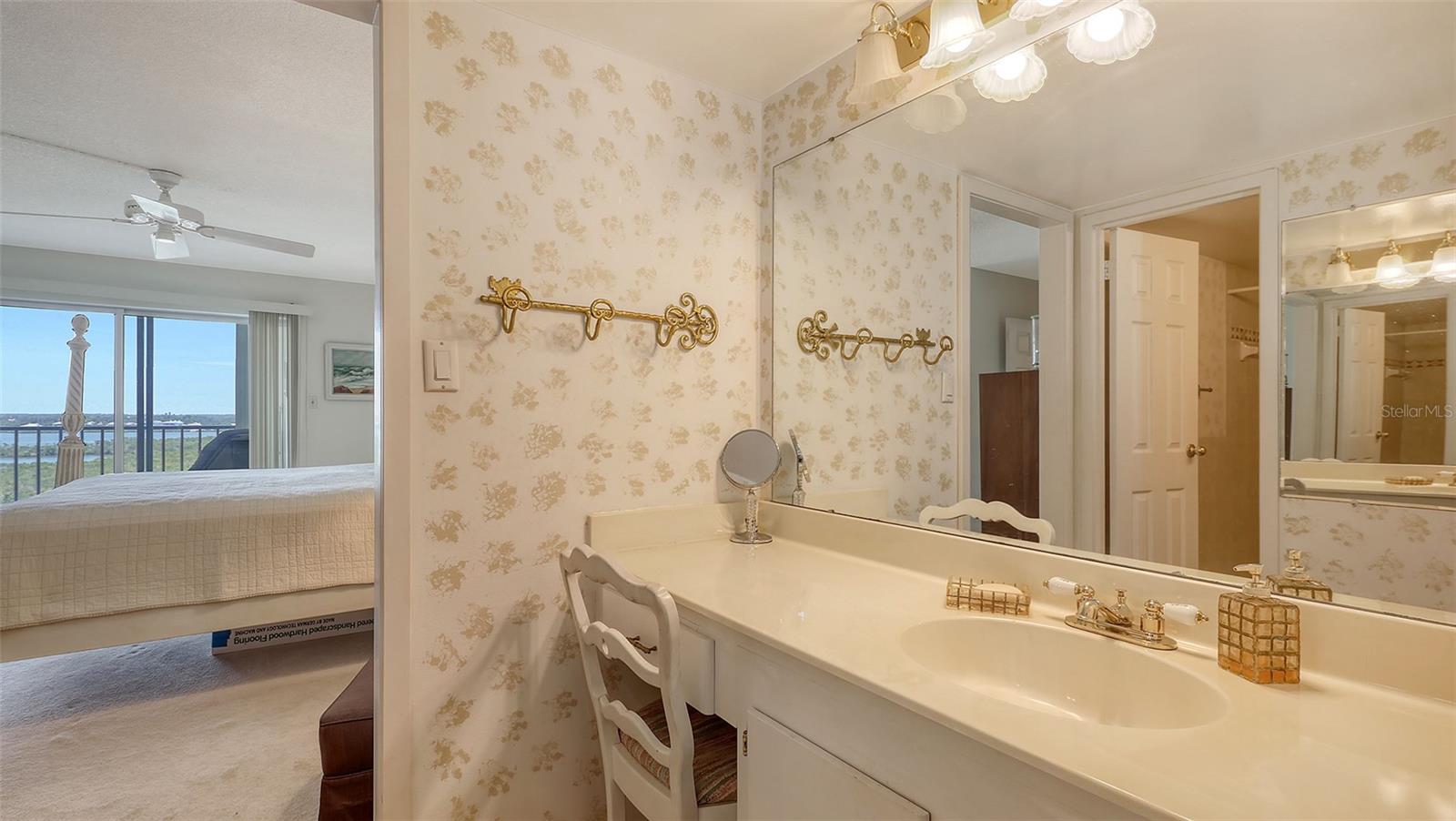 Image 18 of 69 For 9393 Midnight Pass Road P4