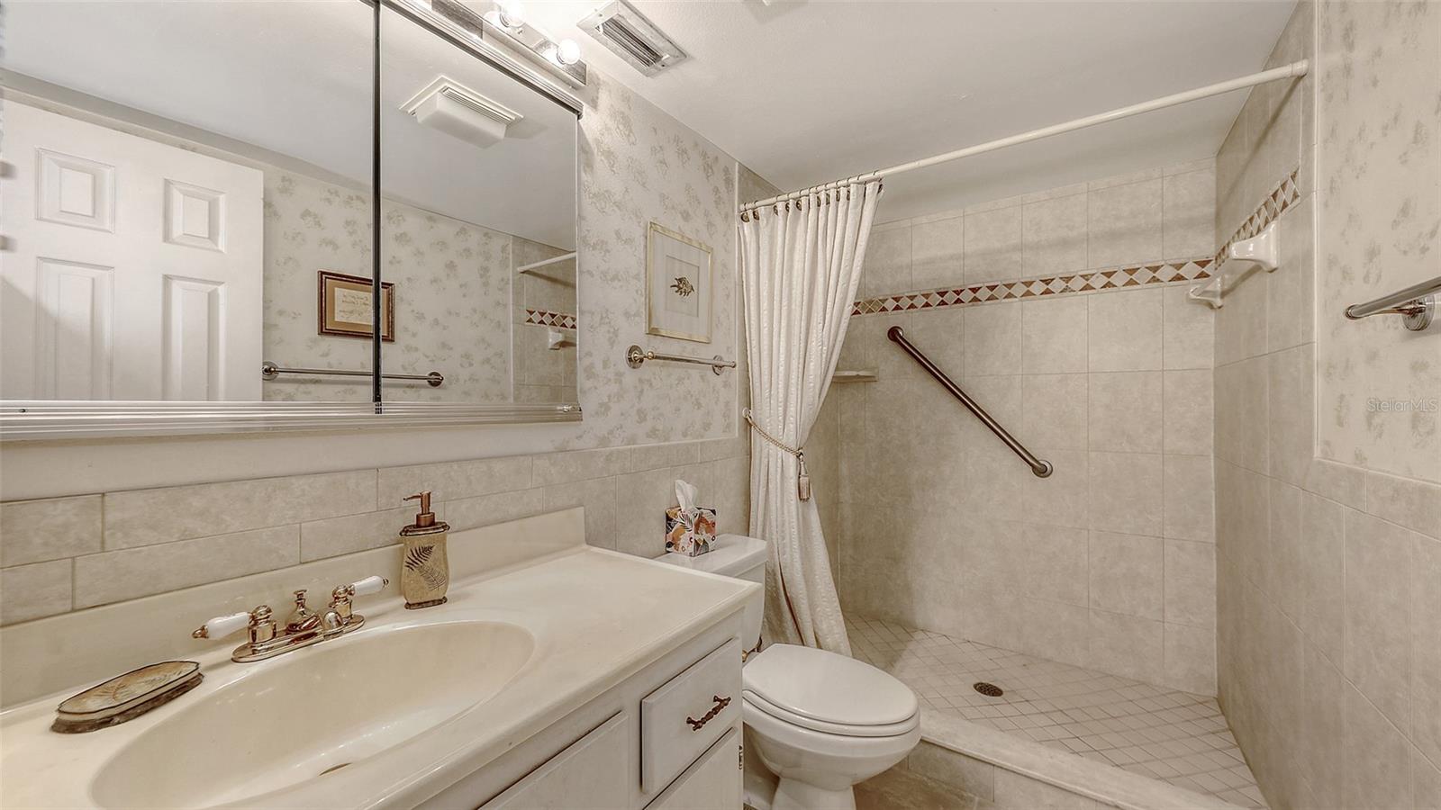 Image 19 of 69 For 9393 Midnight Pass Road P4