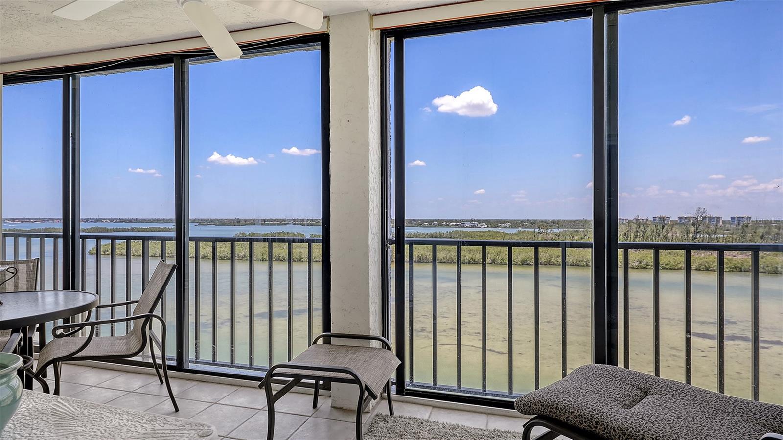 Image 27 of 69 For 9393 Midnight Pass Road P4