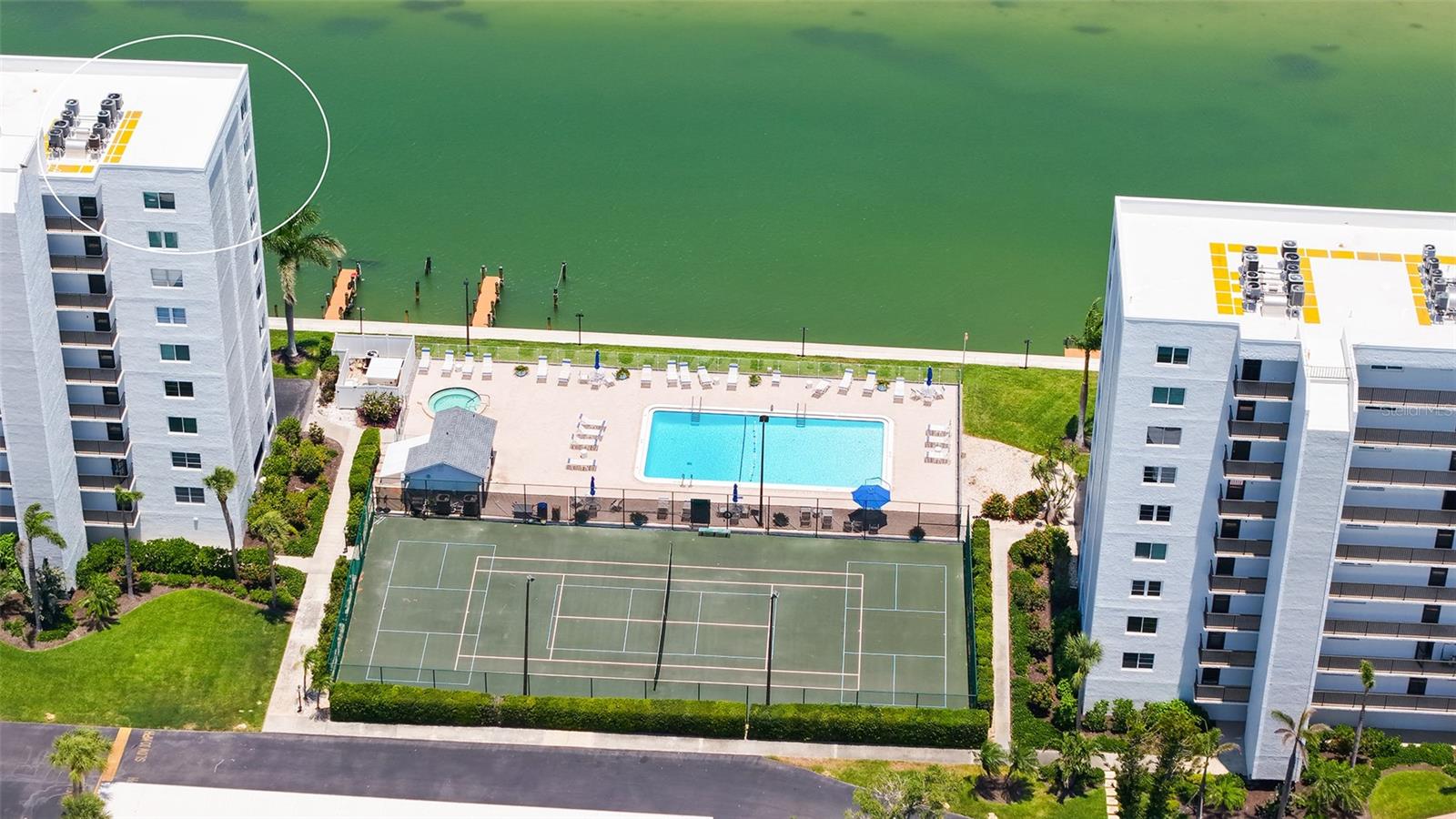 Image 35 of 69 For 9393 Midnight Pass Road P4