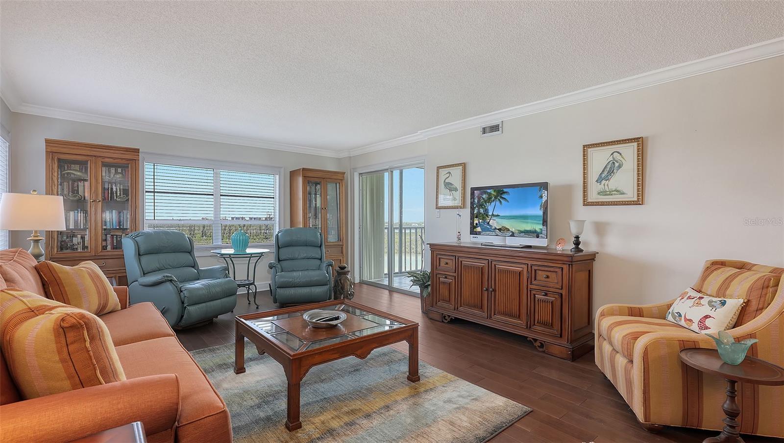 Image 9 of 69 For 9393 Midnight Pass Road P4