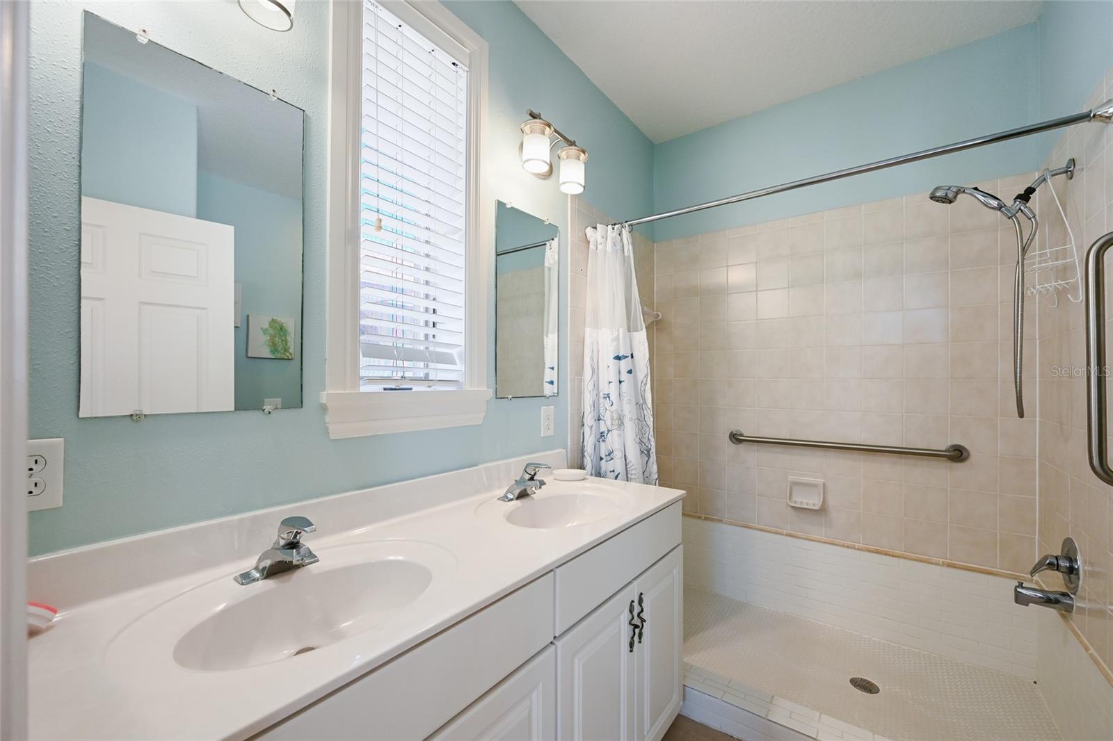 Image 21 of 37 For 889 Shore Drive