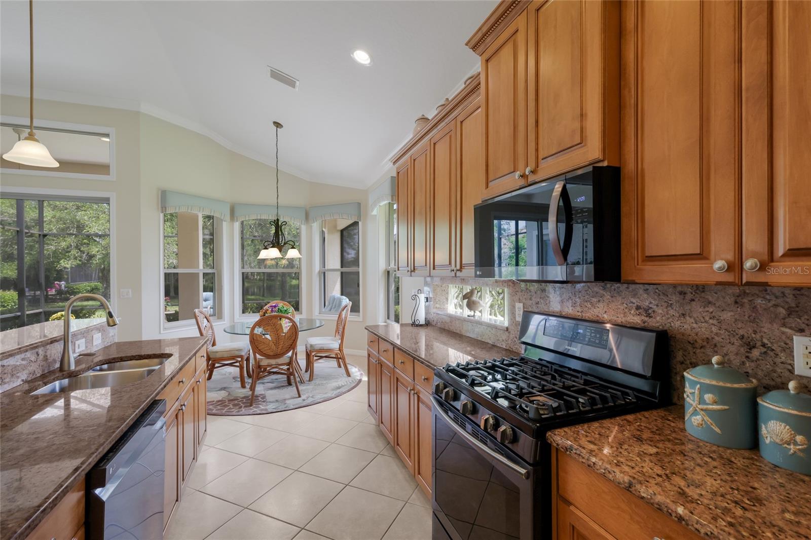 Image 16 of 51 For 11709 Strandhill Court