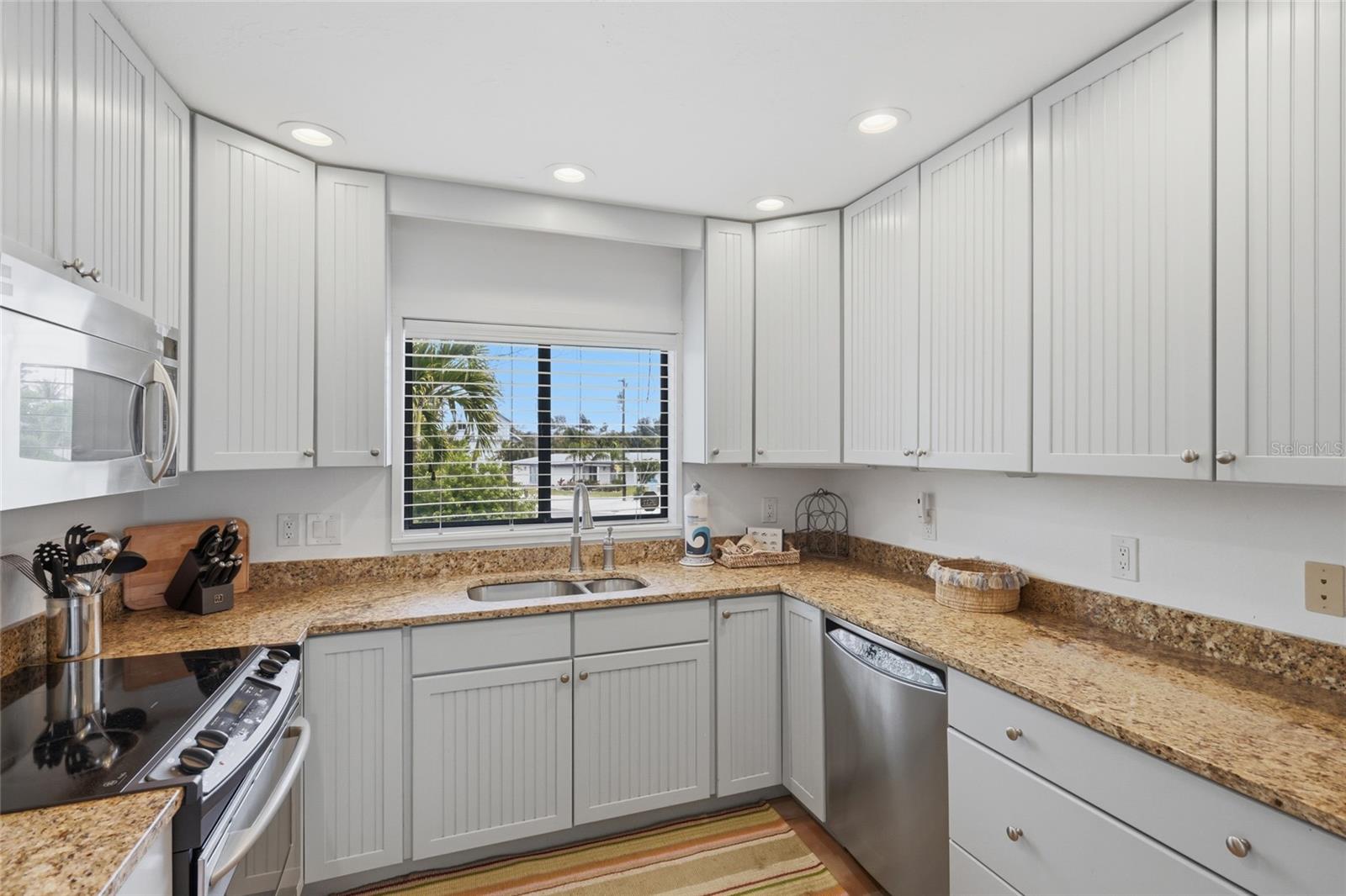 Image 14 of 44 For 727 Jacaranda Road