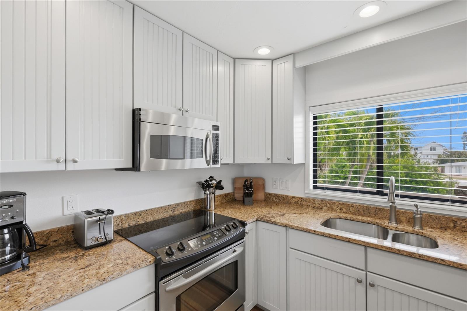 Image 15 of 44 For 727 Jacaranda Road