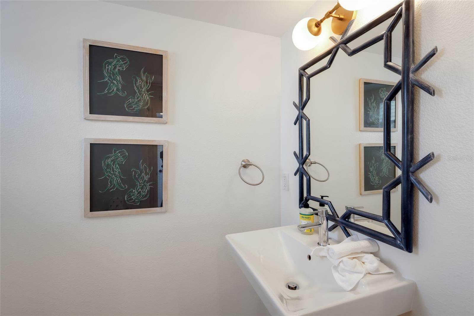 Image 17 of 44 For 727 Jacaranda Road