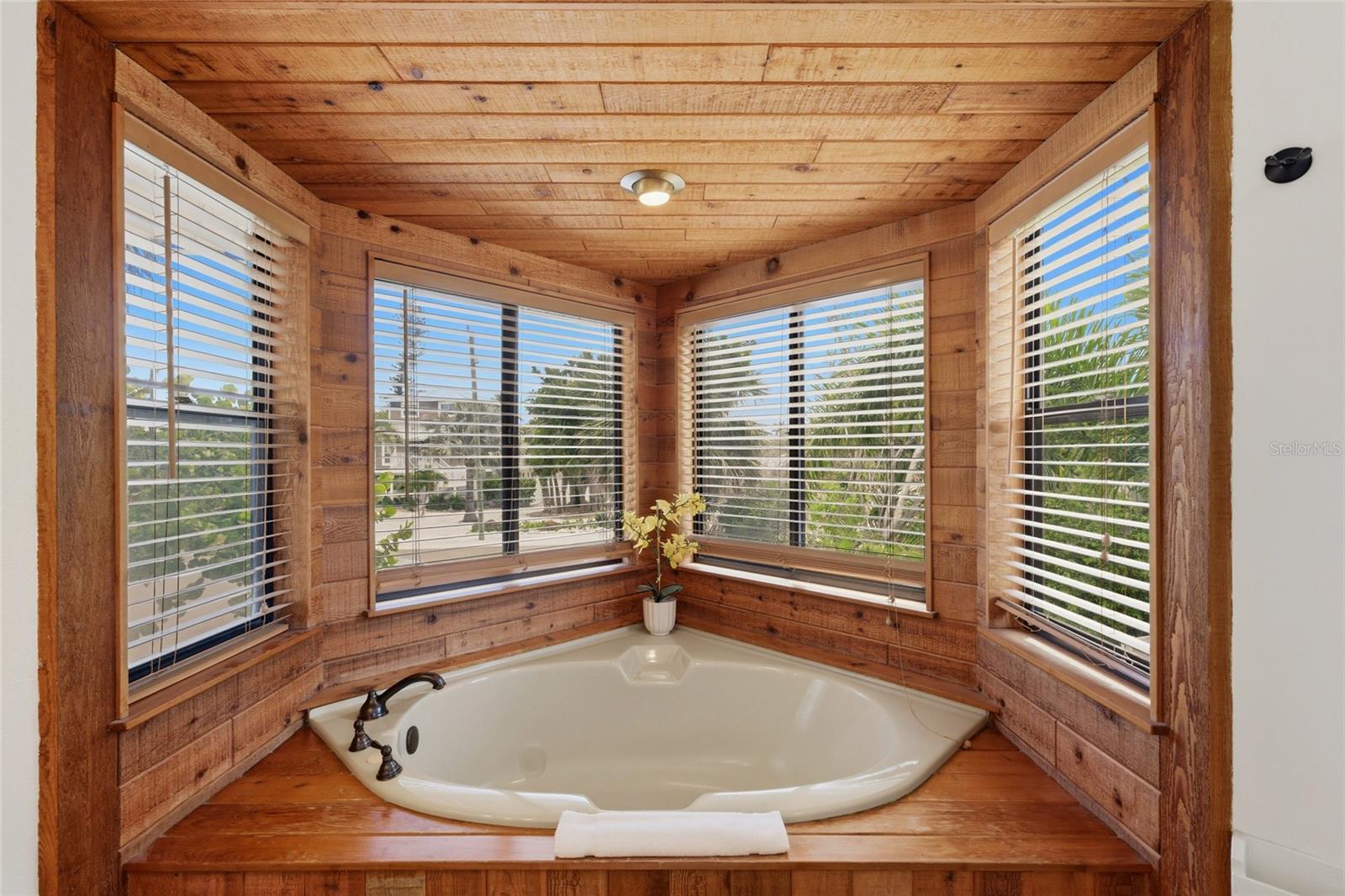 Image 22 of 44 For 727 Jacaranda Road