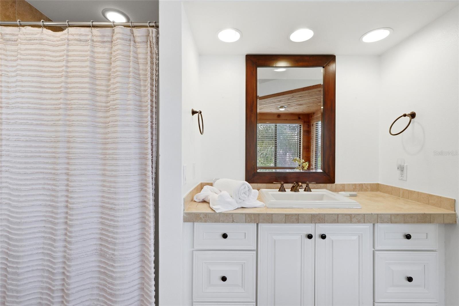 Image 23 of 44 For 727 Jacaranda Road