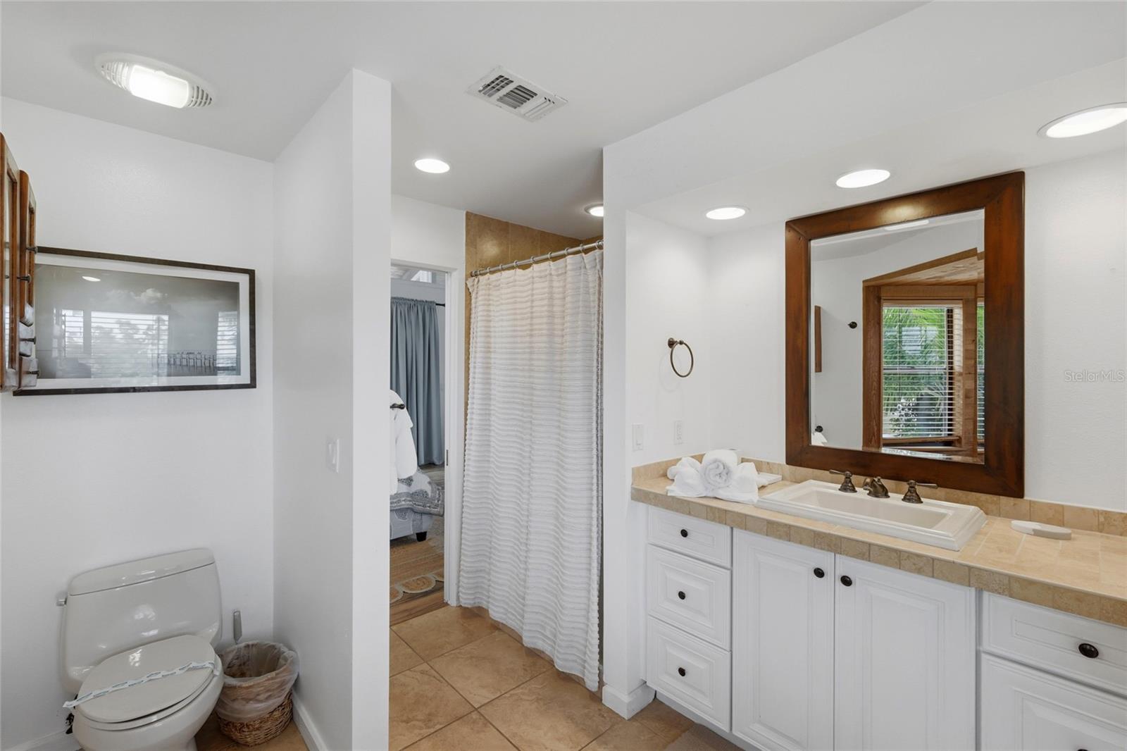 Image 24 of 44 For 727 Jacaranda Road