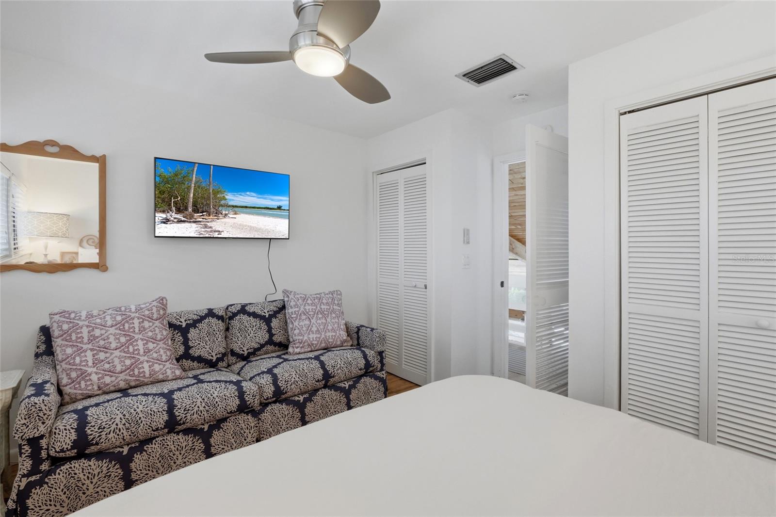 Image 28 of 44 For 727 Jacaranda Road