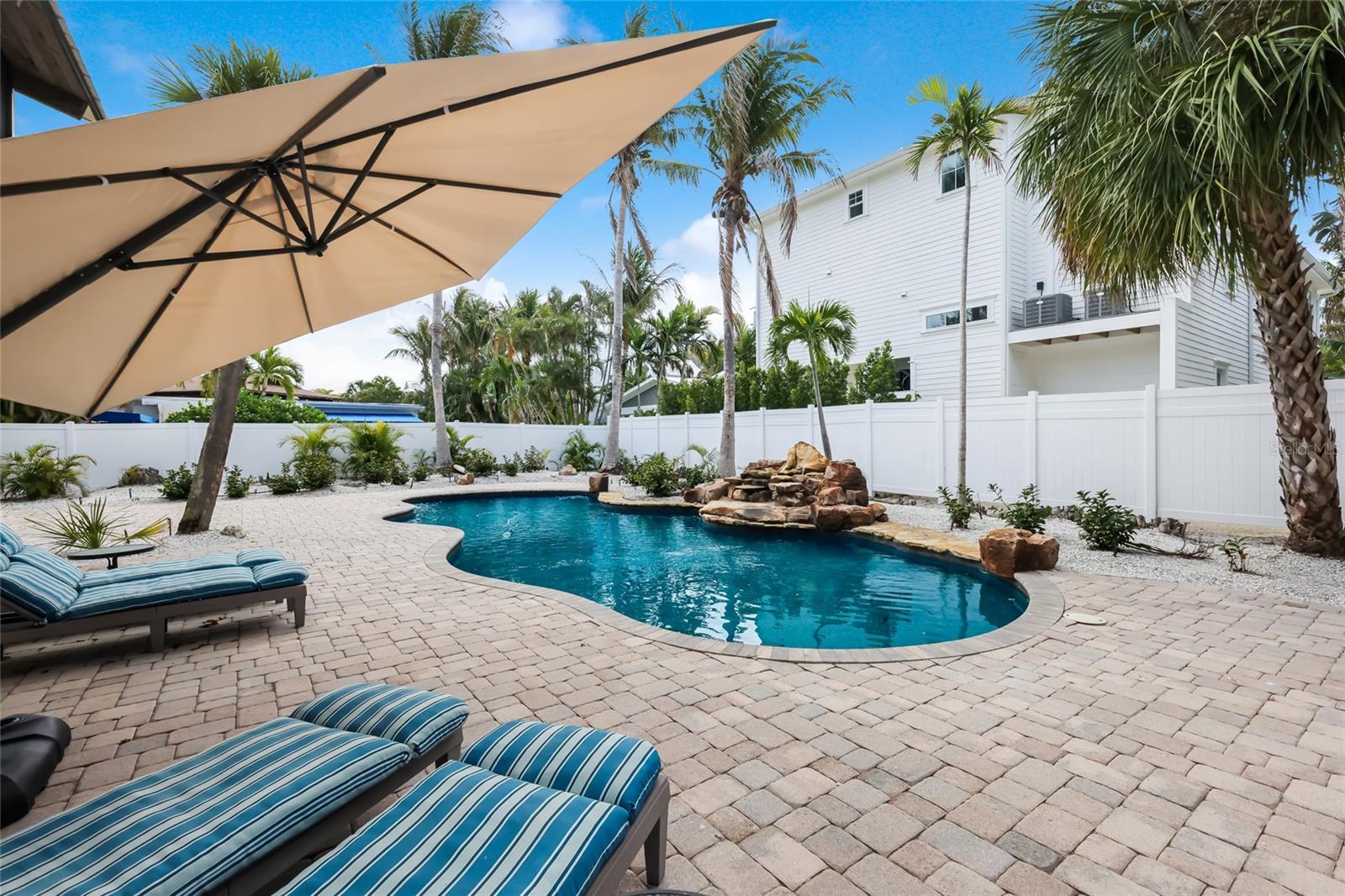 Image 37 of 44 For 727 Jacaranda Road