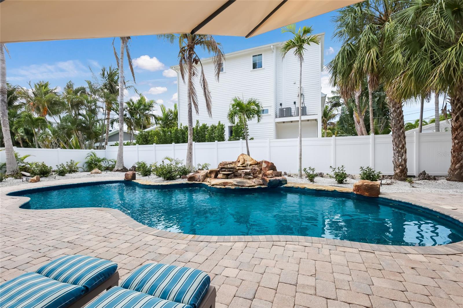 Image 38 of 44 For 727 Jacaranda Road