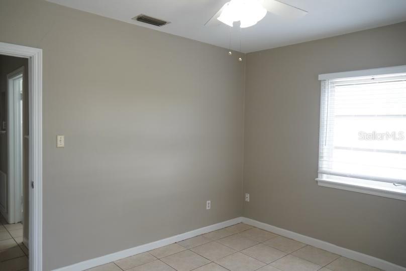 Listing photo id 12 for 1761 Siesta Drive