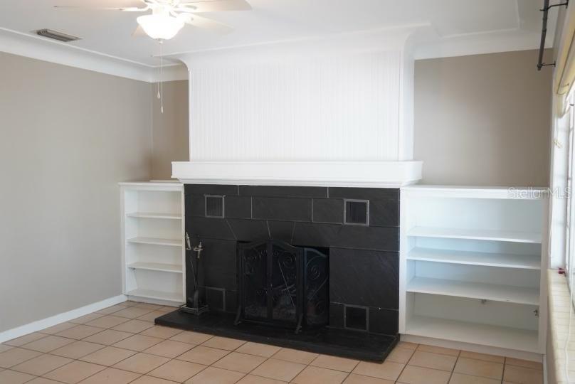 Listing photo id 13 for 1761 Siesta Drive