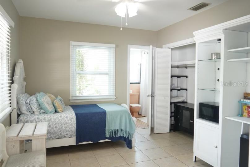 Listing photo id 16 for 1761 Siesta Drive