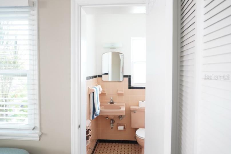 Listing photo id 17 for 1761 Siesta Drive