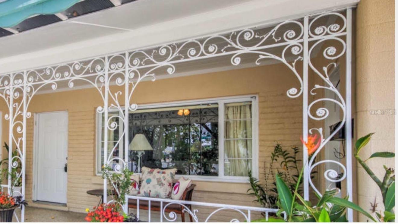 Listing photo id 0 for 1761 Siesta Drive