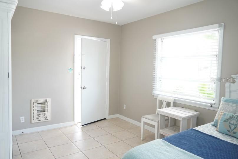 Listing photo id 18 for 1761 Siesta Drive