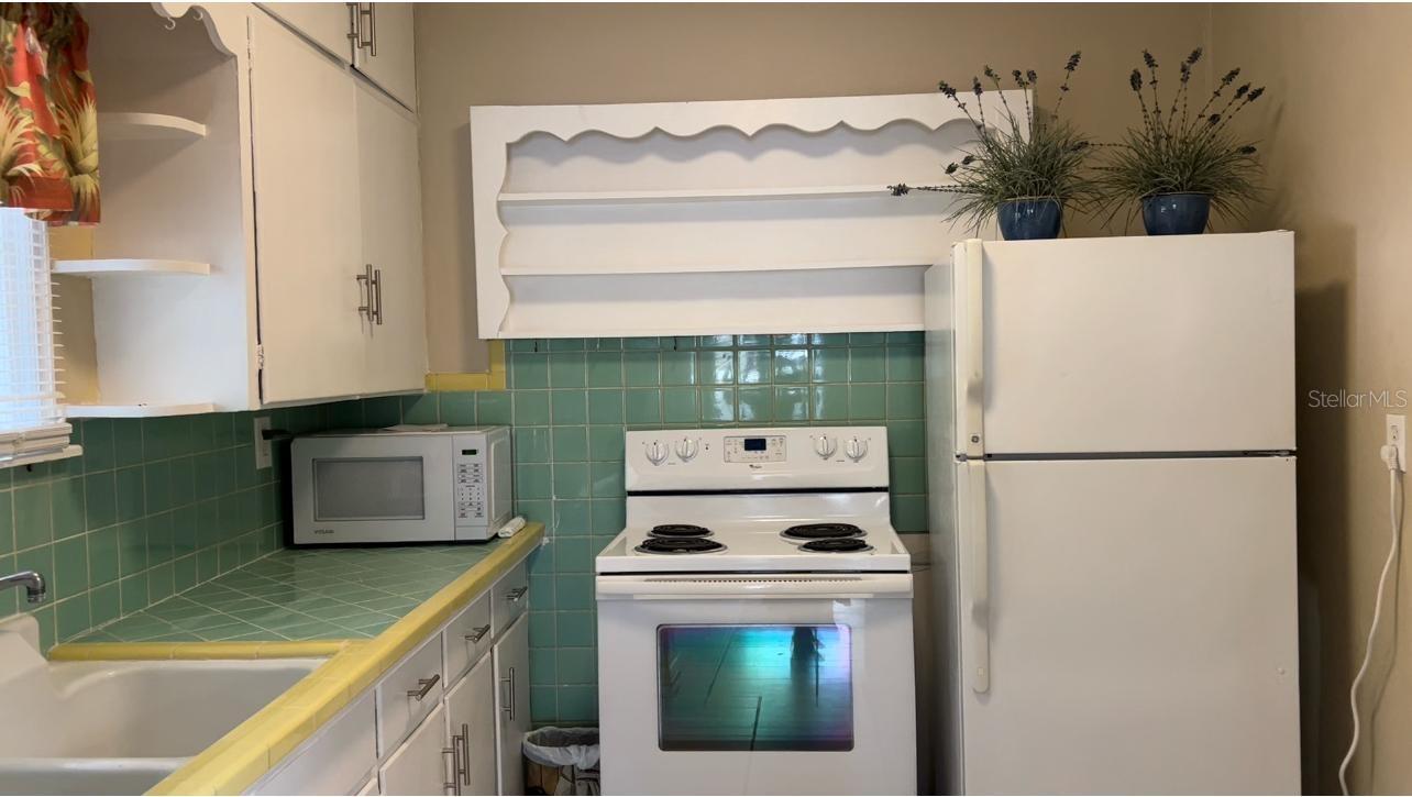 Listing photo id 26 for 1761 Siesta Drive