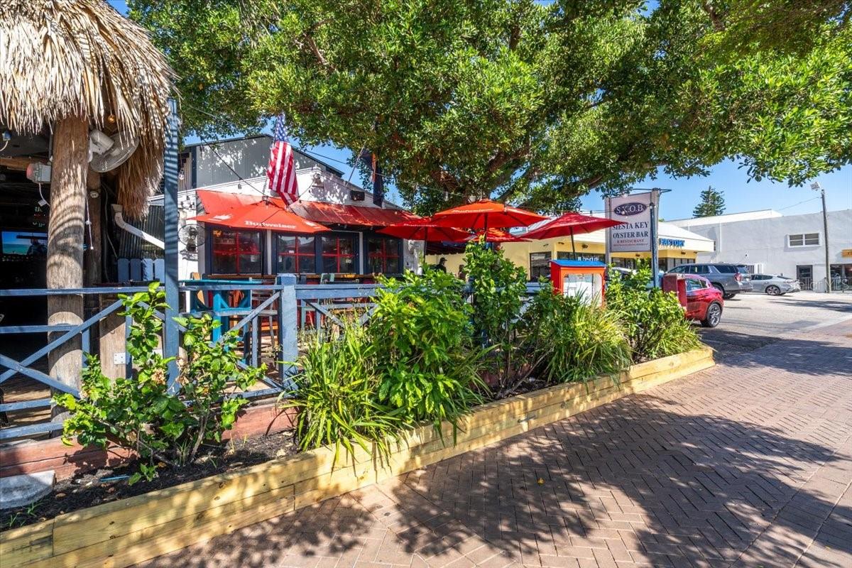 Listing photo id 48 for 1761 Siesta Drive