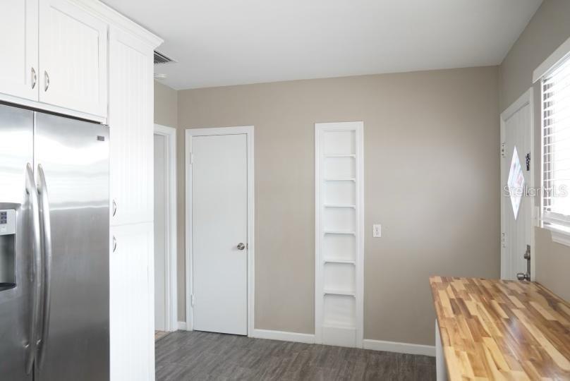 Listing photo id 4 for 1761 Siesta Drive