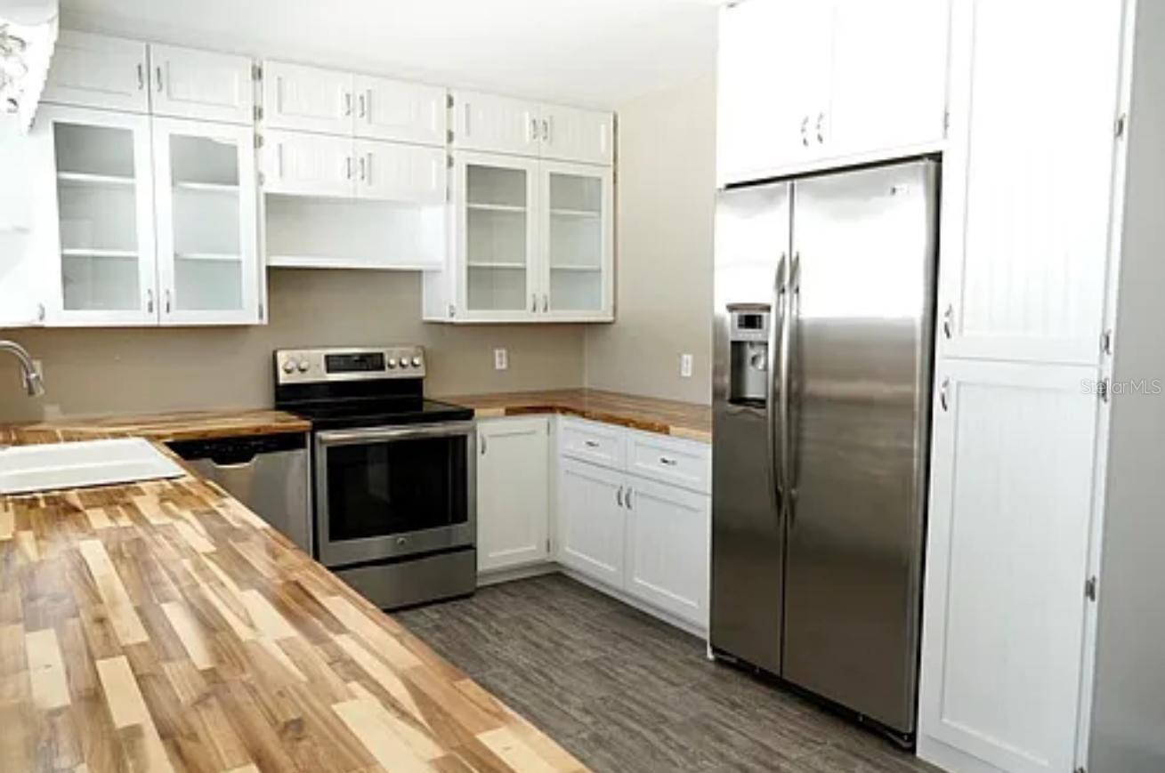 Listing photo id 6 for 1761 Siesta Drive