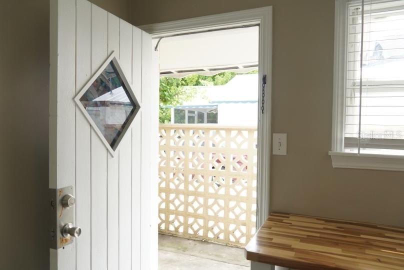 Listing photo id 7 for 1761 Siesta Drive