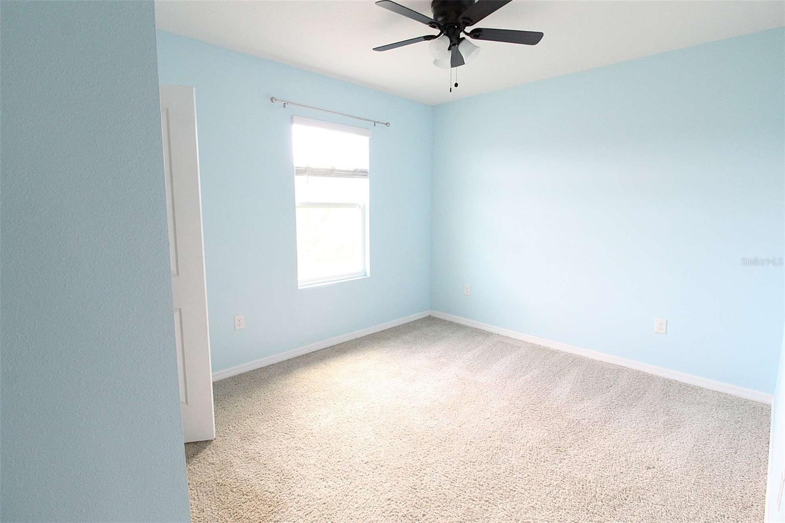 Image 18 of 41 For 16474 Woodside Glen