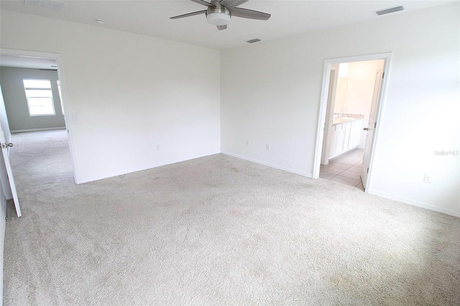 Image 22 of 41 For 16474 Woodside Glen