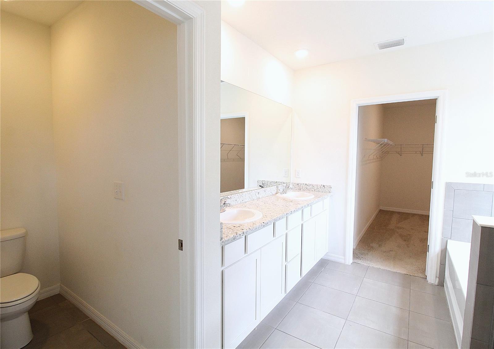 Image 23 of 41 For 16474 Woodside Glen