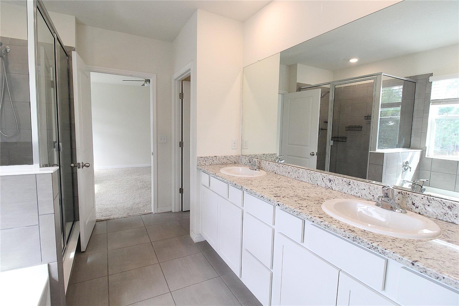 Image 26 of 41 For 16474 Woodside Glen