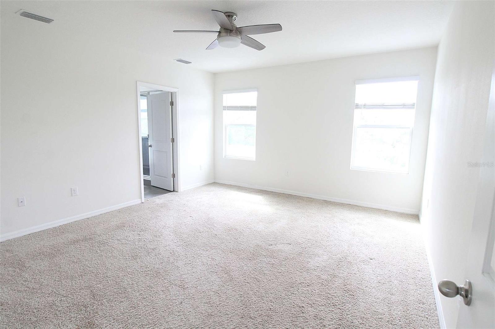 Image 27 of 41 For 16474 Woodside Glen