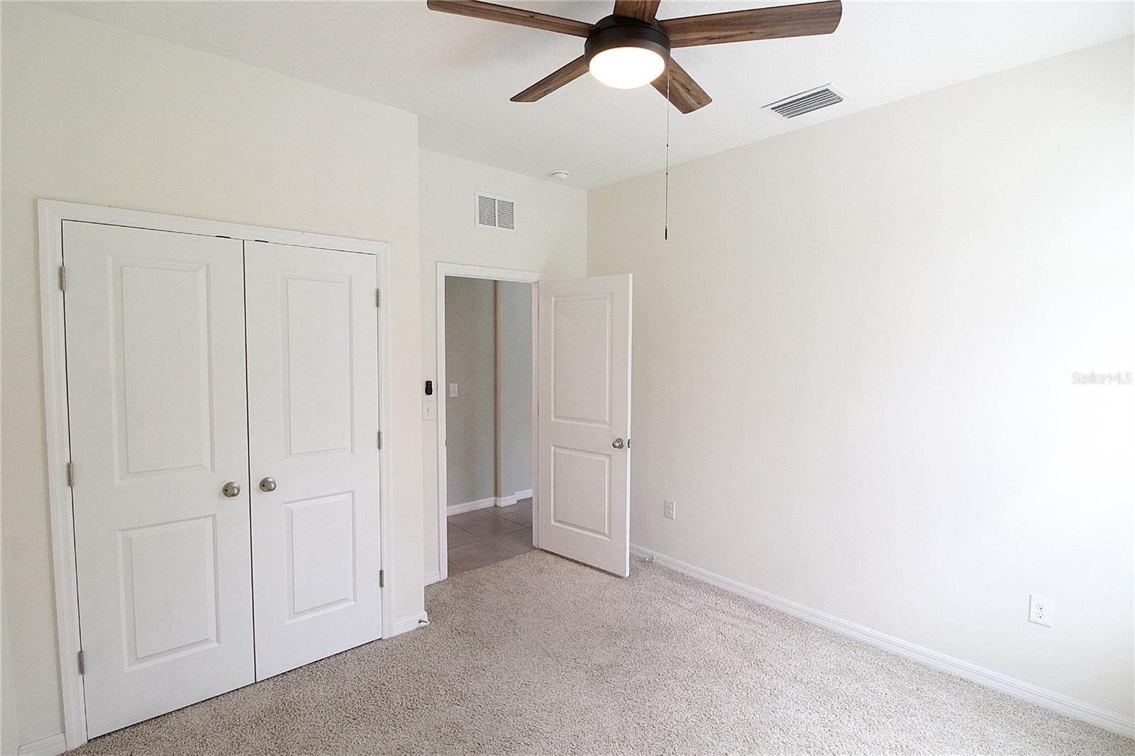 Image 28 of 41 For 16474 Woodside Glen