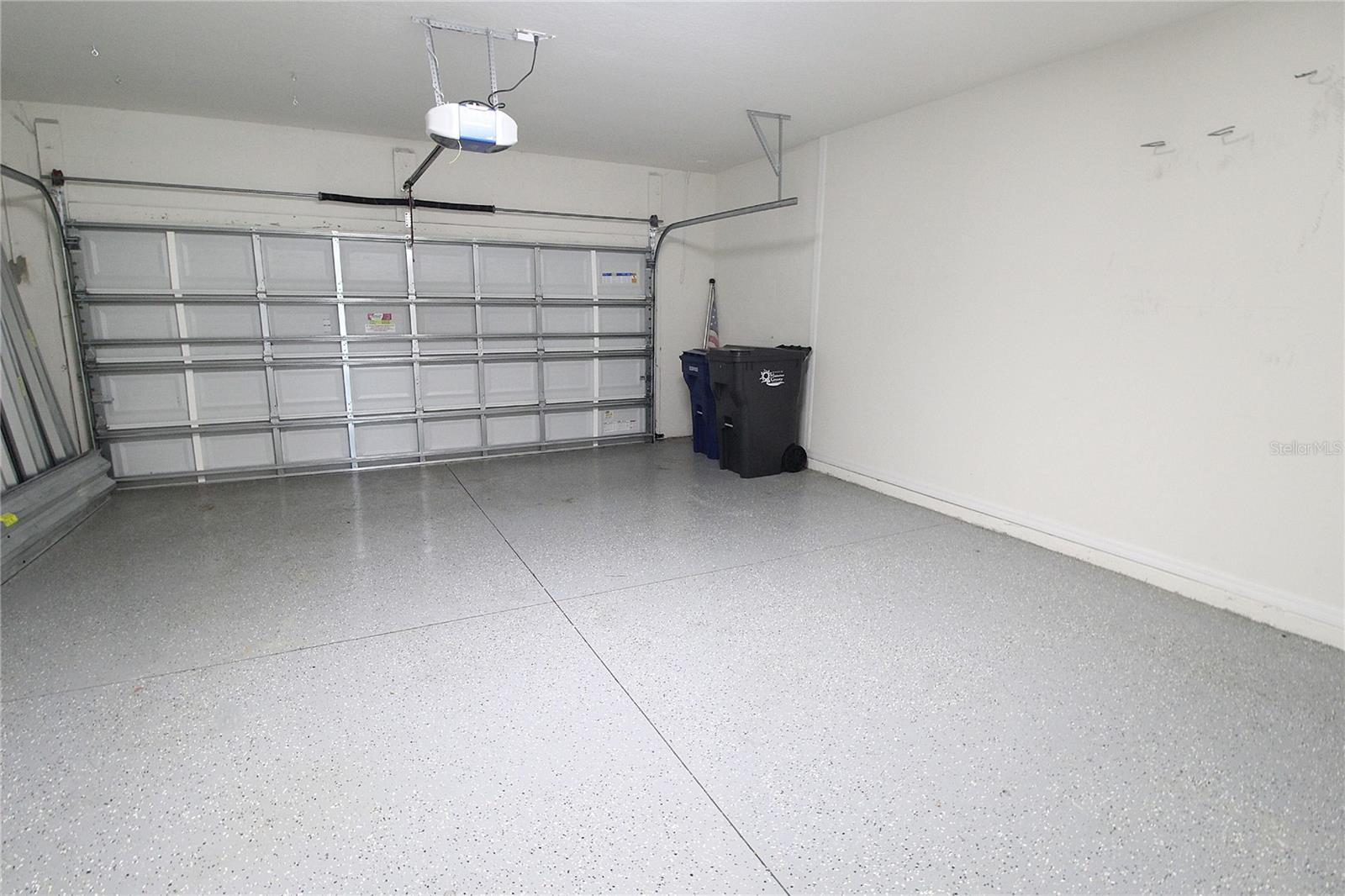 Image 29 of 41 For 16474 Woodside Glen