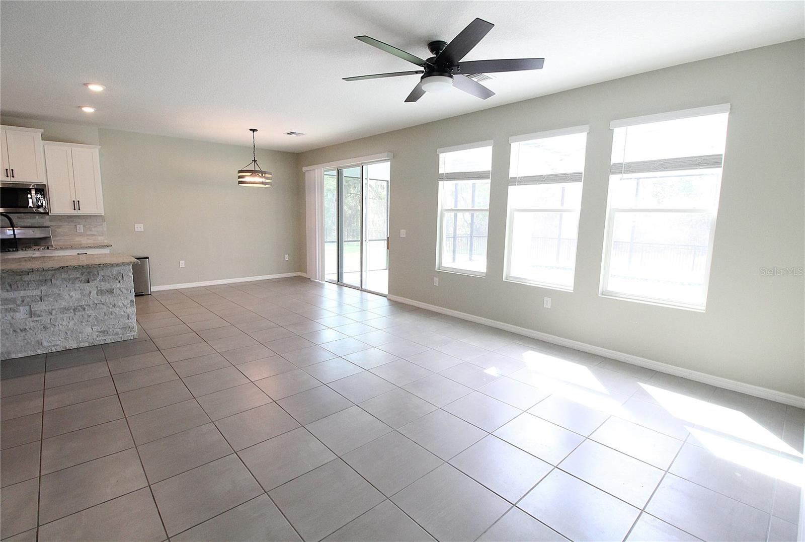 Image 31 of 41 For 16474 Woodside Glen