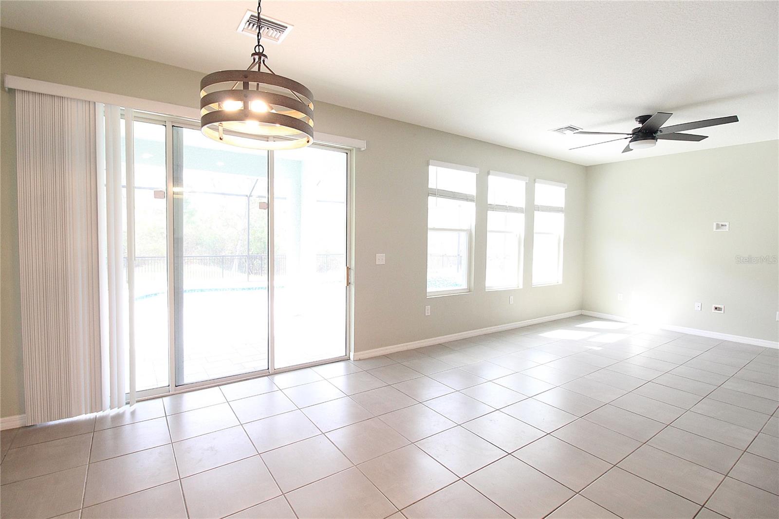 Image 33 of 41 For 16474 Woodside Glen