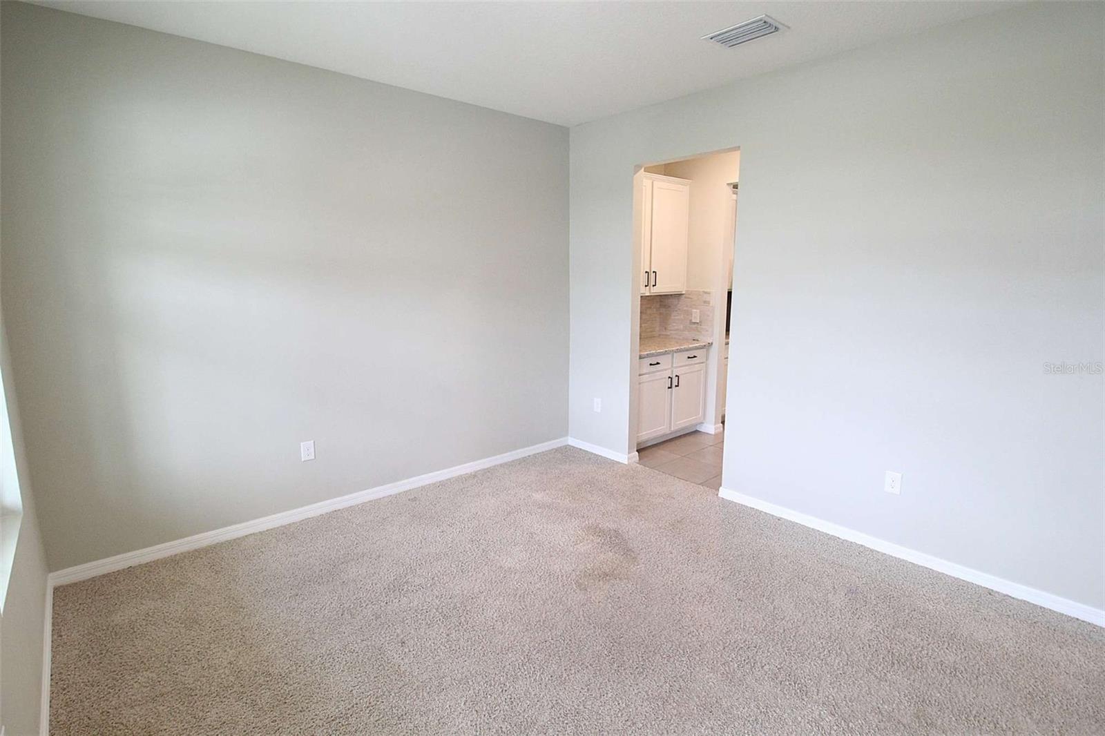 Image 35 of 41 For 16474 Woodside Glen