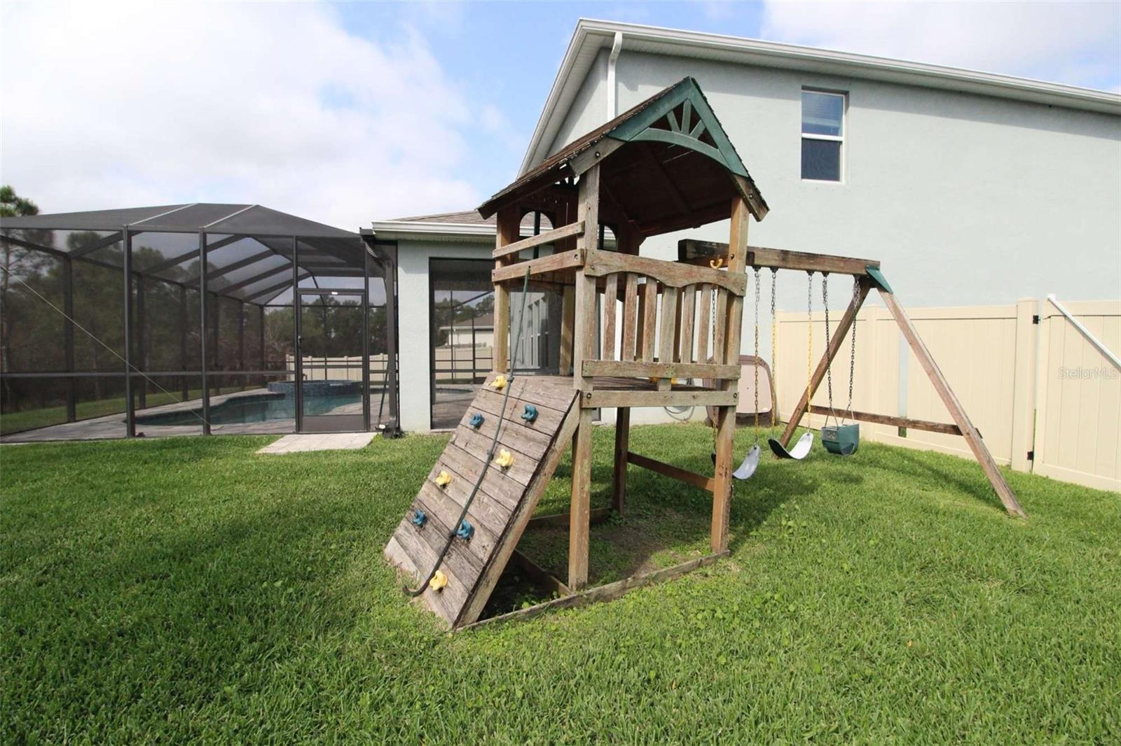 Image 4 of 41 For 16474 Woodside Glen