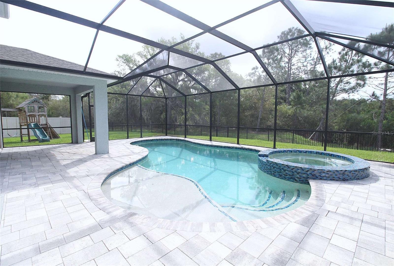 Image 5 of 41 For 16474 Woodside Glen