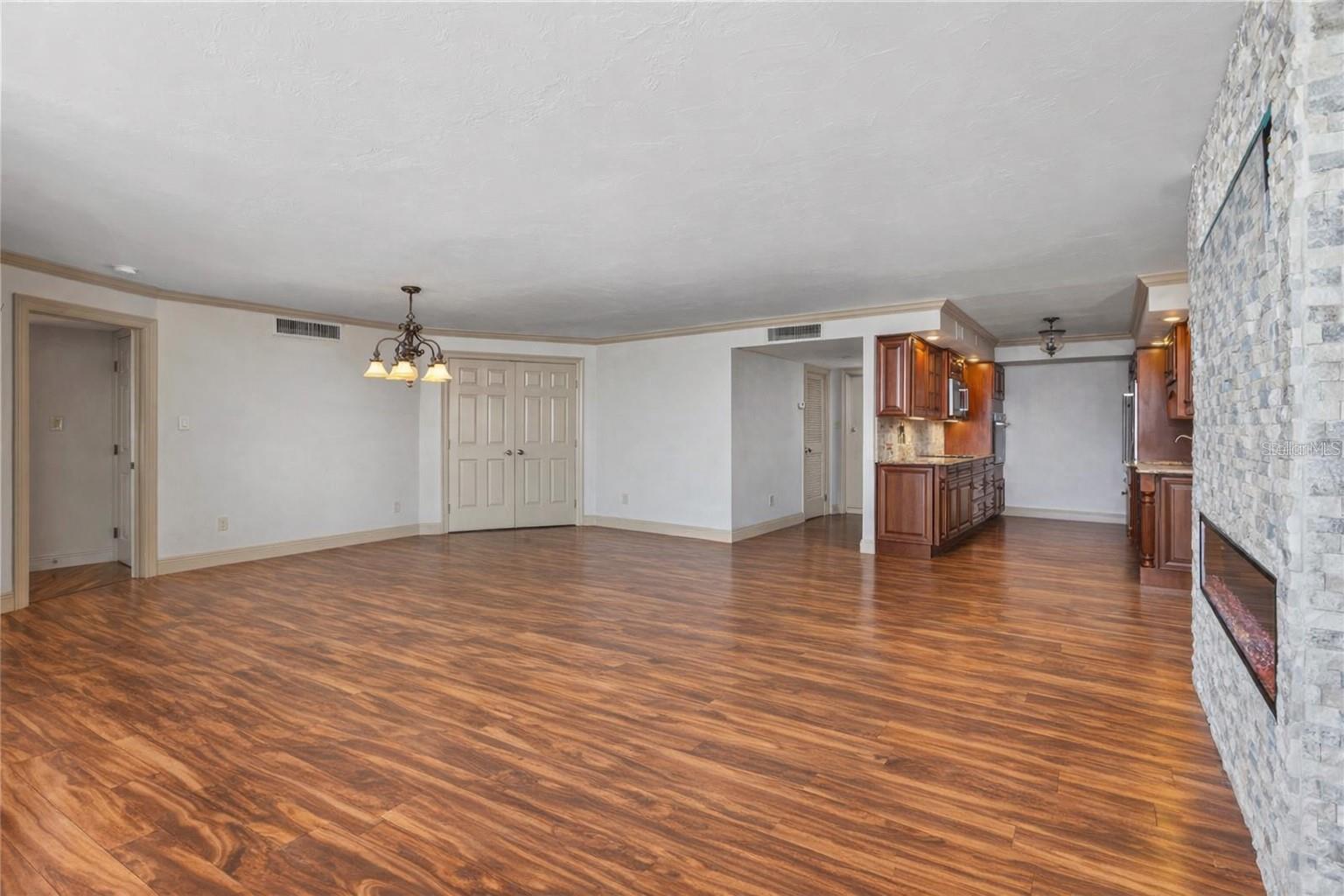 Image 10 of 18 For 435 Gulfstream Avenue 1103